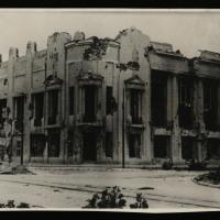 Поврежденное здание Сталинградского ТЮЗа.